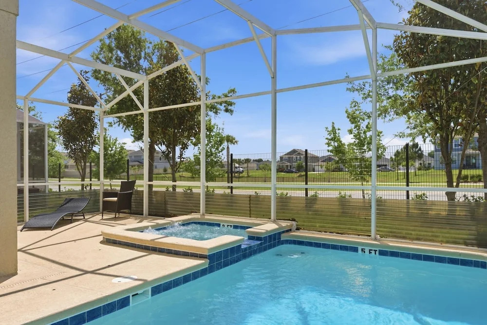 5BR Family Home, Pool, Theme Beds, Space, Location