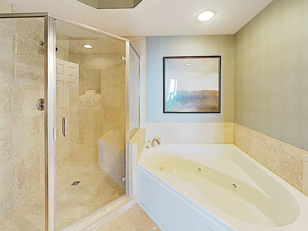 Gulf-view Coastal Elegance W/ Pool & Hot Tub 3 Bedroom Condo