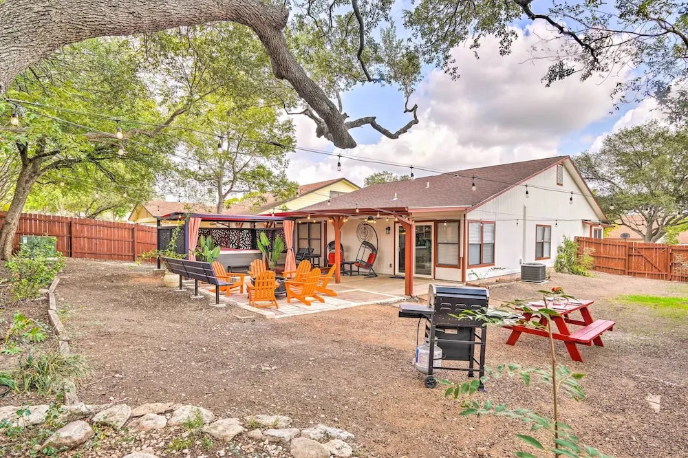 San Antonio Home w/ Hot Tub & Arcade Games