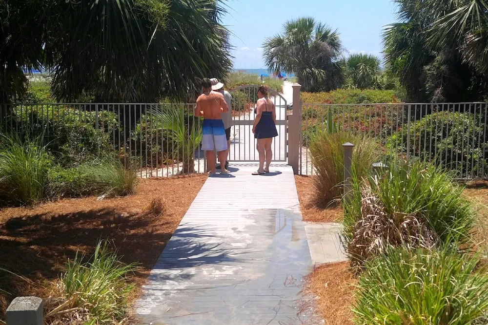 Shorewood Oceanfront - 2 & 3 Bedroom Villas