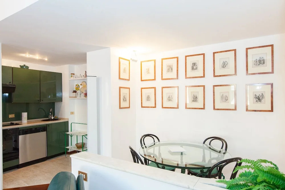 Beautiful Roman Apartment Next To Trevi Fountain