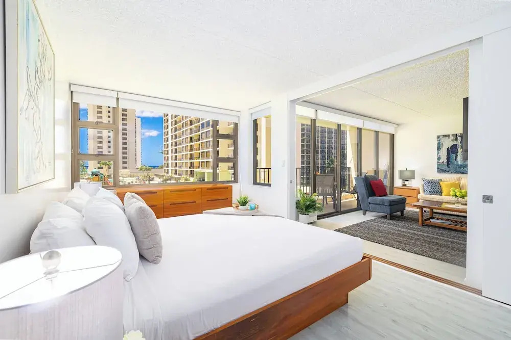 Waikiki Banyan Condo w/ King Bed & Parking, Near Beach