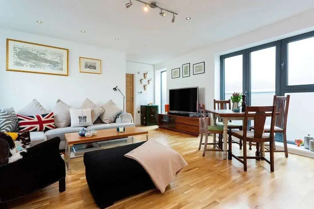 Veeve - Modern Mews