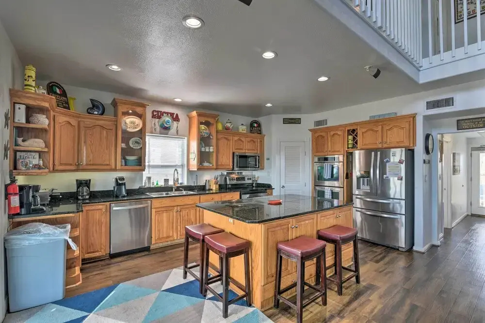 Bayfront Fishing Pier: Galveston Island Home
