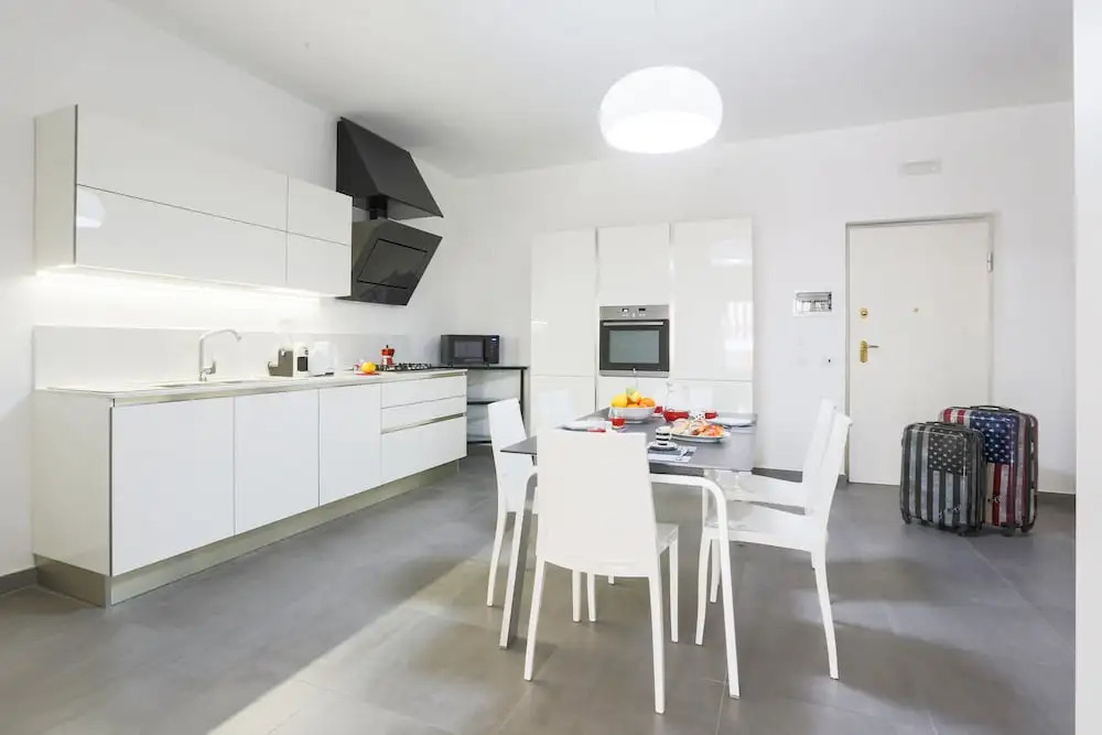 Modern spacious apartment with terrace, balconies, solarium & gym