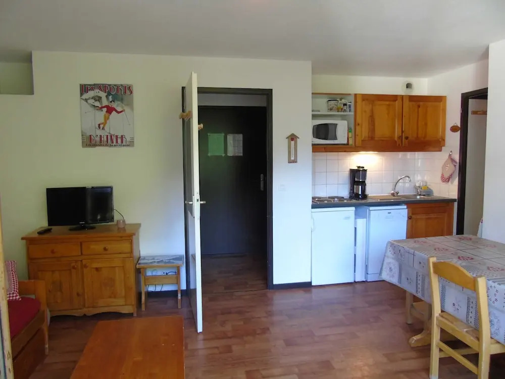 Lou Services Apartment CB19 LSI 001