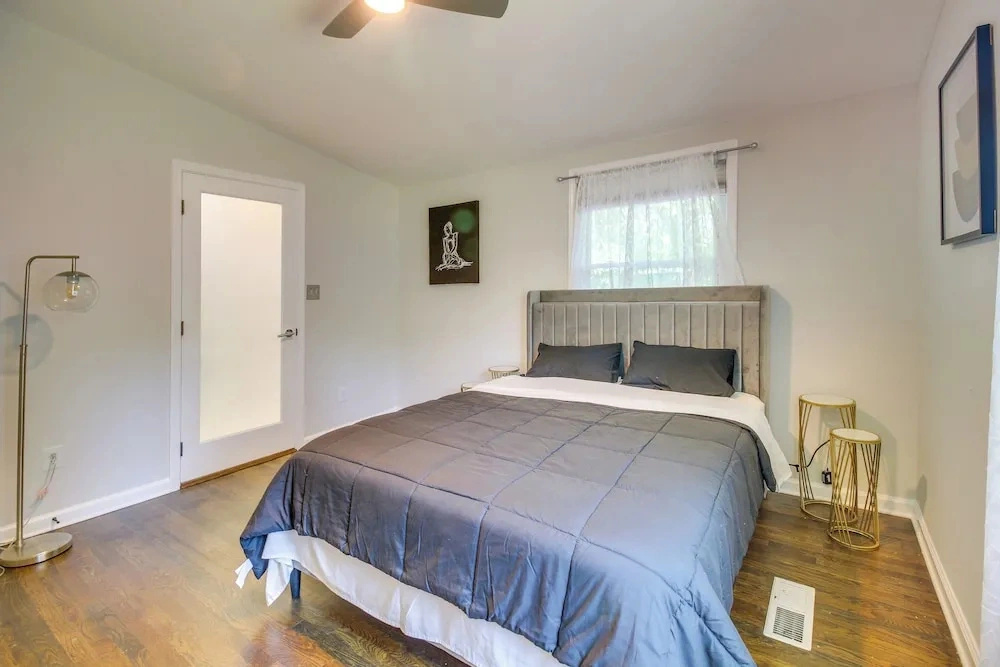 3 Mi to The Battery! Home w/ Spacious Backyard