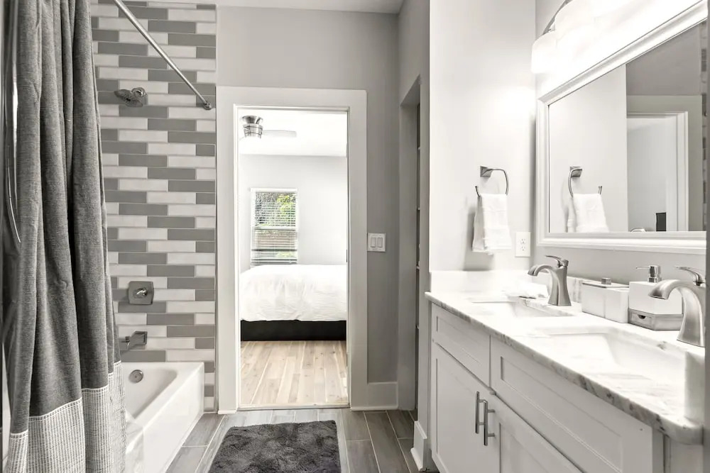 Twin Homes - 8 Bedroom Retreat In Central ATL