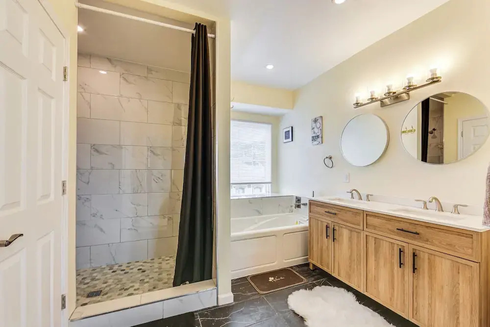 Pittsburgh Home w/ Skyline Views: Walk to Stadium!