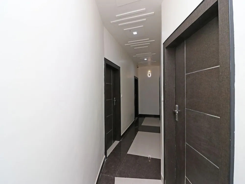 OYO 22979 Saffron Hotel