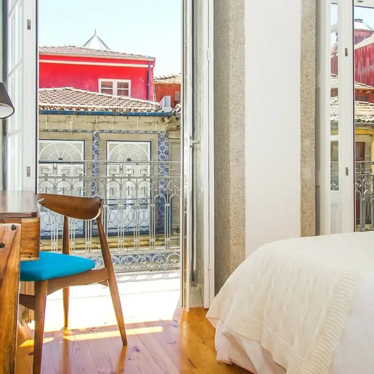 Liiiving in Porto Blue Flower Apartment