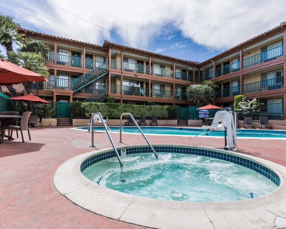 818 Hotel + Pool, an Ascend Hotel Collection Member