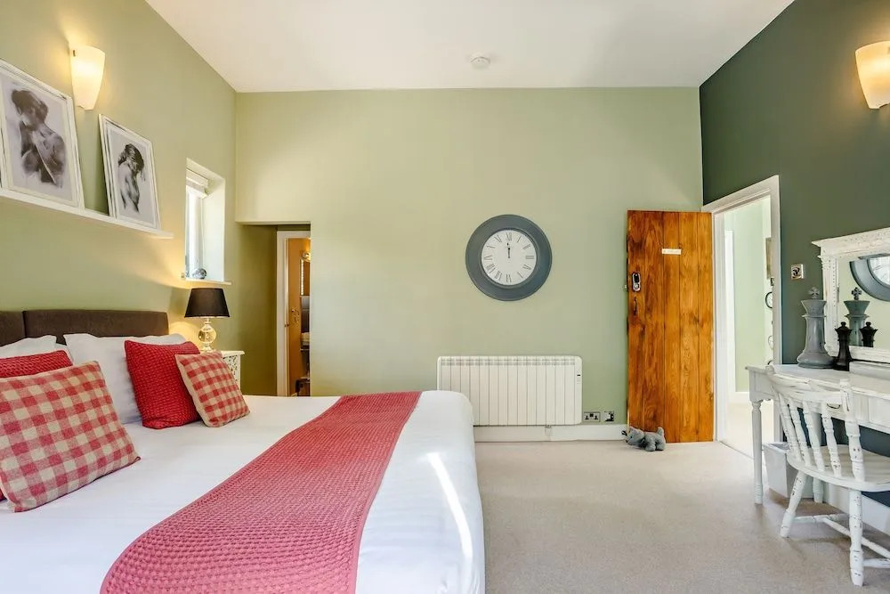 Broadrock Accommodation - Clock Cottage
