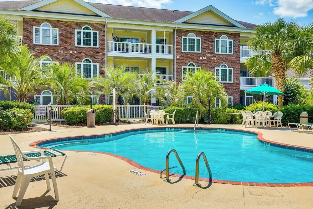 Myrtle Beach Condo w/ Pool: 7 Mi to Downtown!
