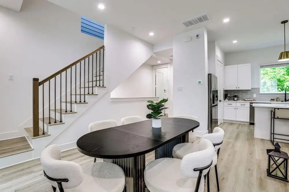 Townhome 2 Mi to Hermann Park, Zoo & Museums!