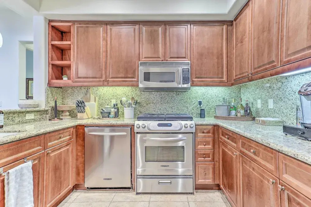 243460: 3BR Desert Retreat w/ Views + Pool Access