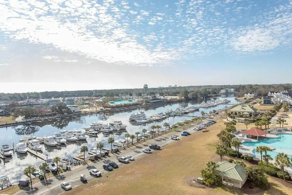 Yacht Club 1-1103