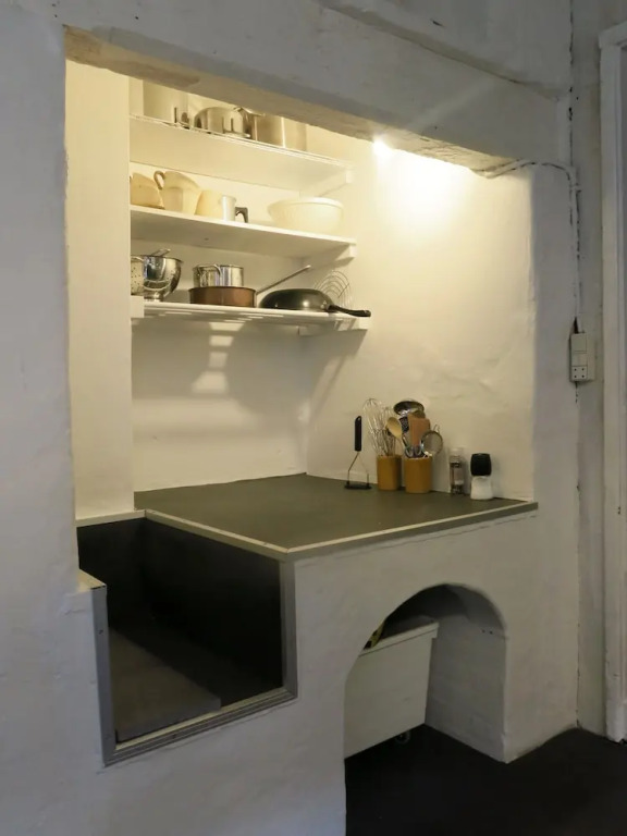 apartment historical building 1374-1