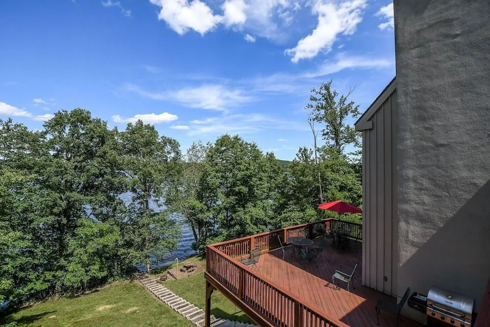 Lakeside Paradise