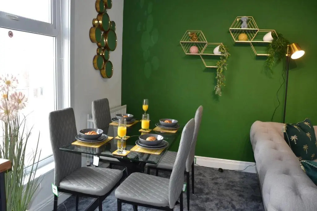 Oak Tree Boutique Apartment - 2 Bedrooms Apartment - Stayseekers