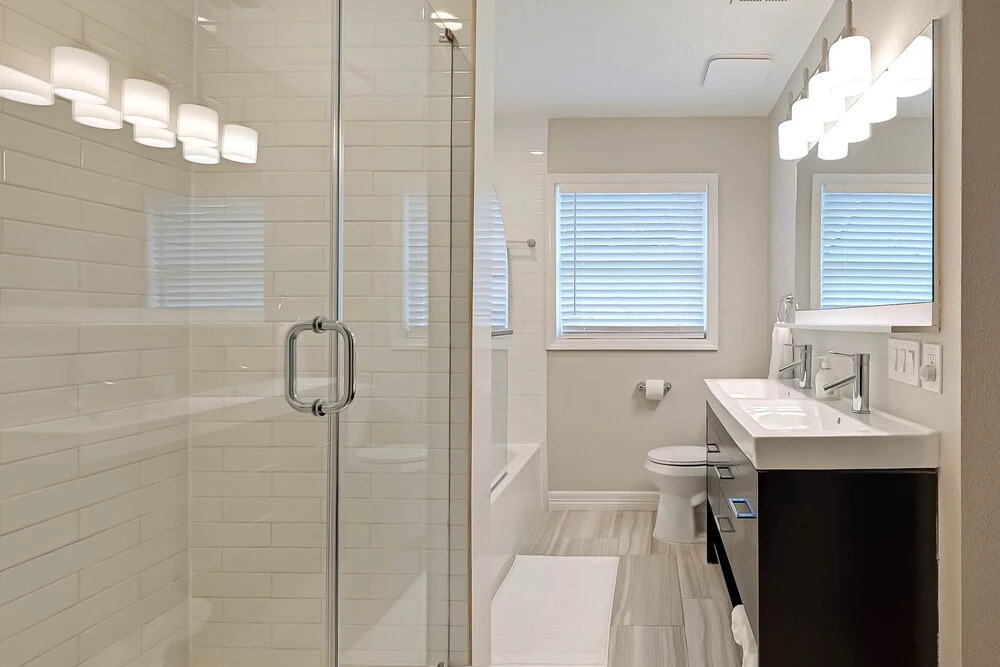 Relax Central in Houston, 10 Mins to Galleria, Work-cation, 4 Bdrms, 3 Baths