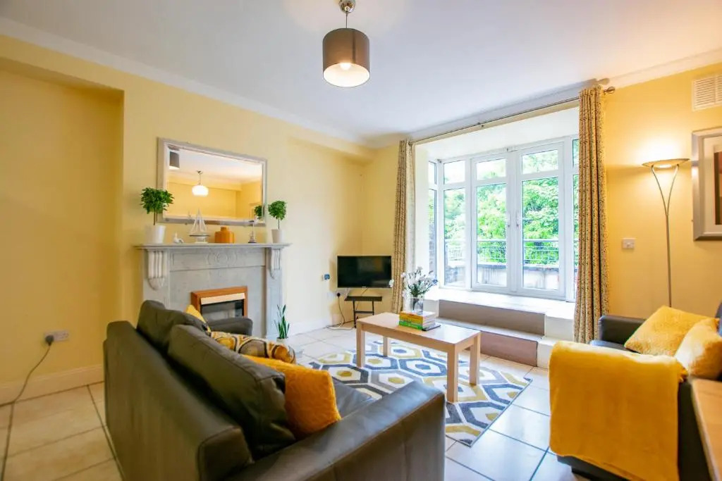 Gort Na Coiribe 4 Bedroom Duplex, by Shortstays