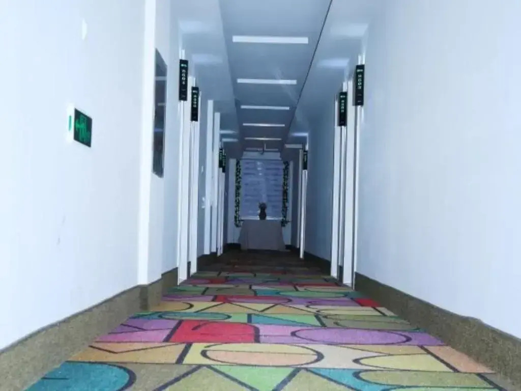 Shell Chengde Longhua County Xingzhou Road Hotel