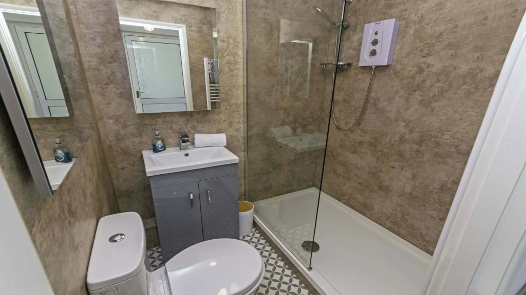 Clifton Court Apt 23 With Seaviews Heated Pool