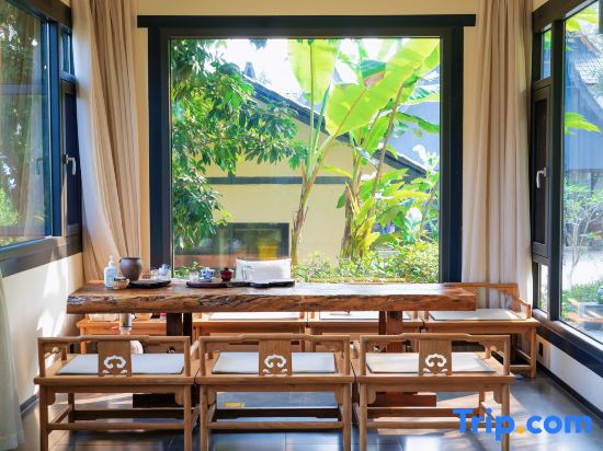 Xishuangbanna Jinghong Lansha Waiyuan Forest Hot Spring Holiday Manor