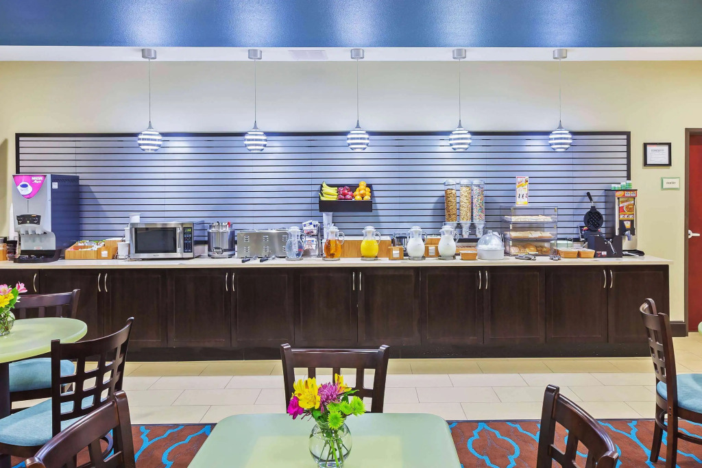 La Quinta by Wyndham Floresville