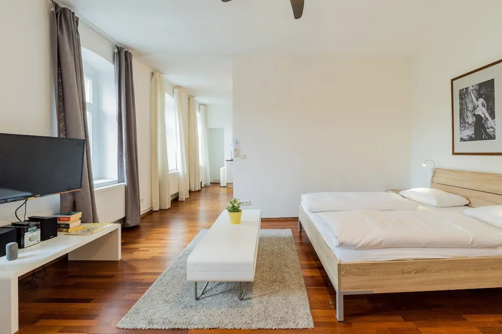 SUITE & APART