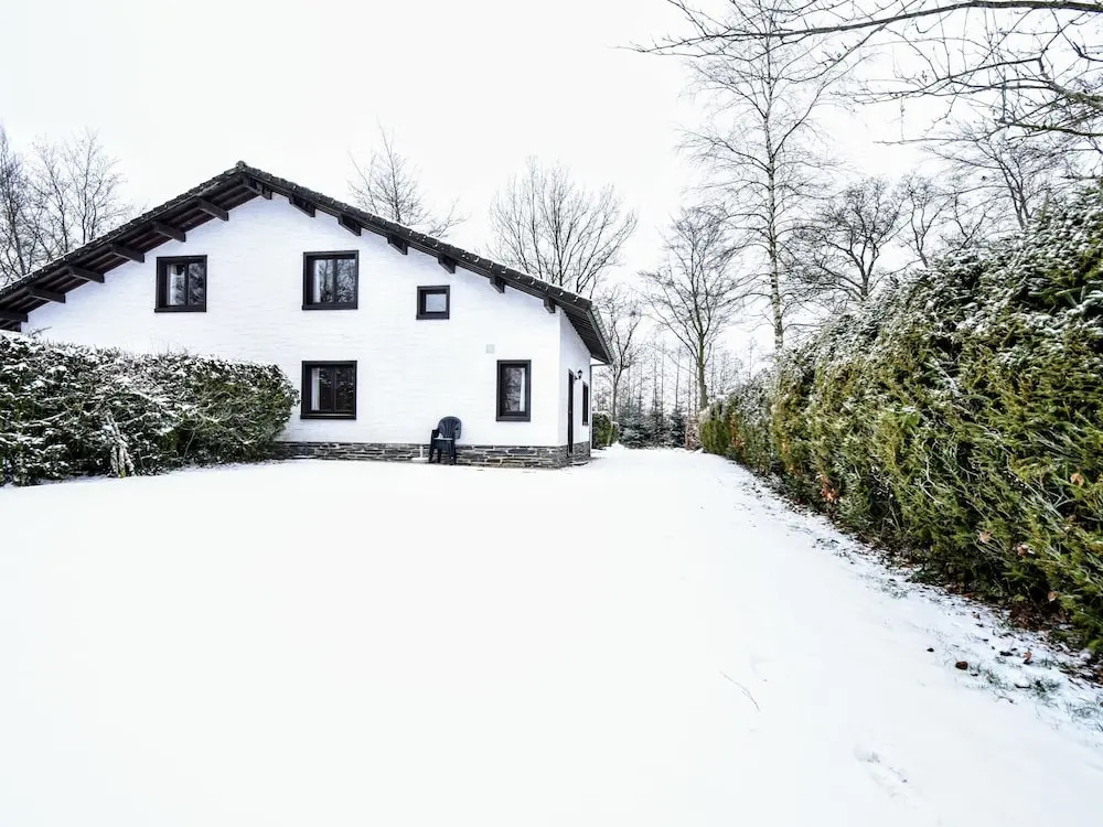 Spacious Holiday Home in Mont with Garden