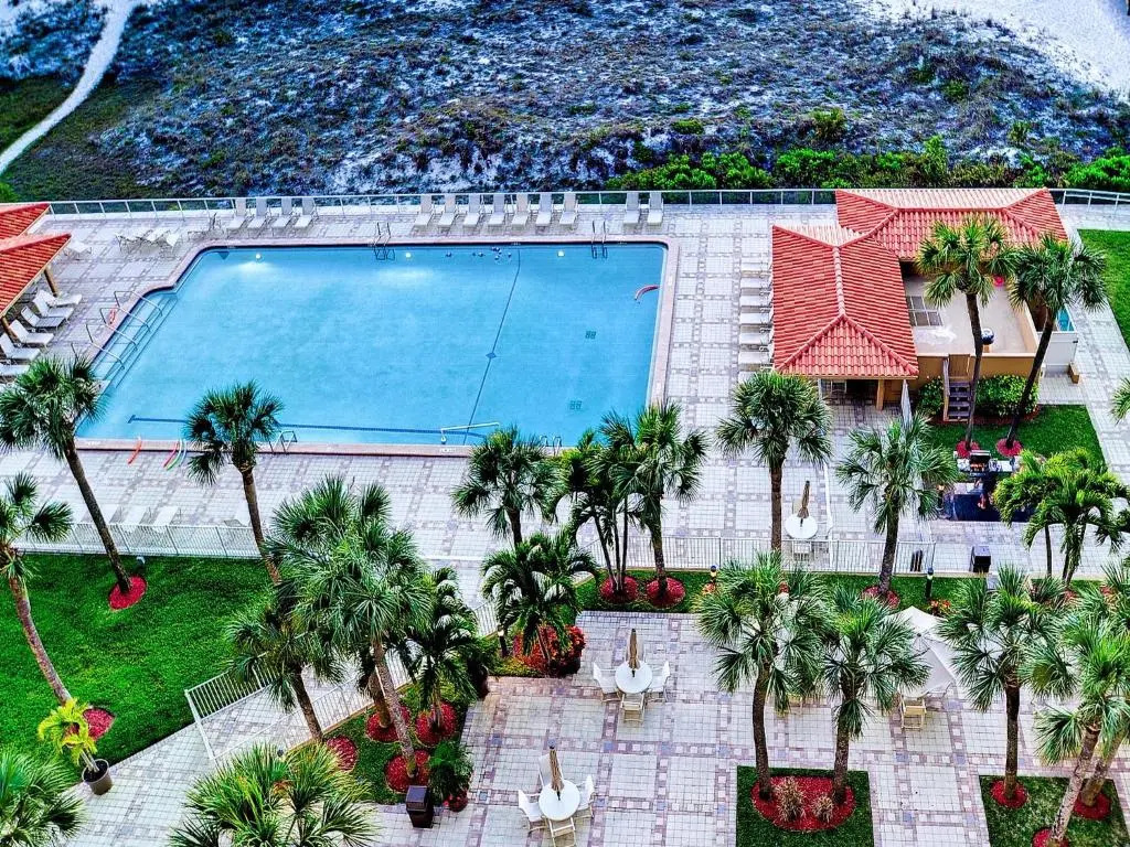 Regatta Beach Club C713