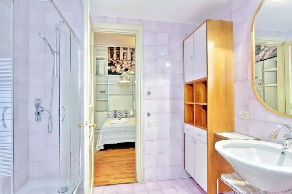 Spacious Modern Loft Steps from Trevi Fountain