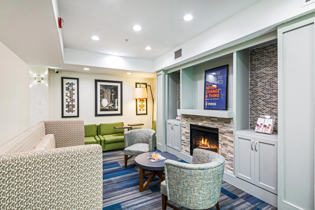 Holiday Inn Express Hotel & Suites Columbus by IHG