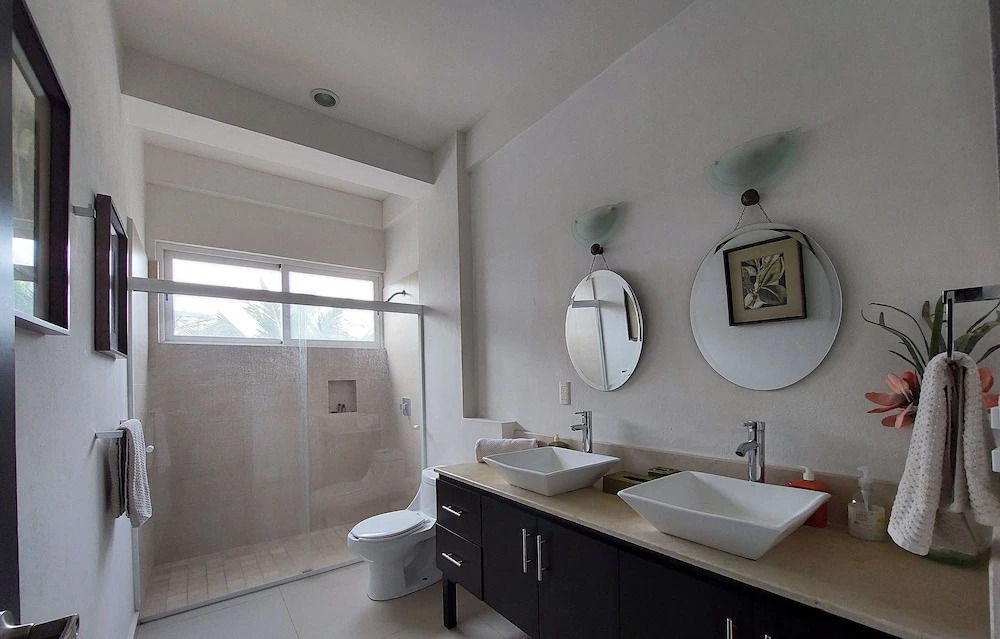 Condo con vista al mar en Torre 2501