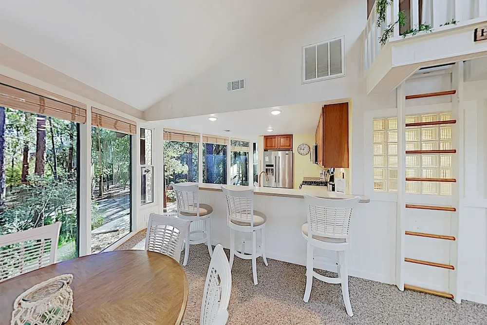 New Listing! Stunning Sea Pines Treetop Oasis 1 Bedroom Condo