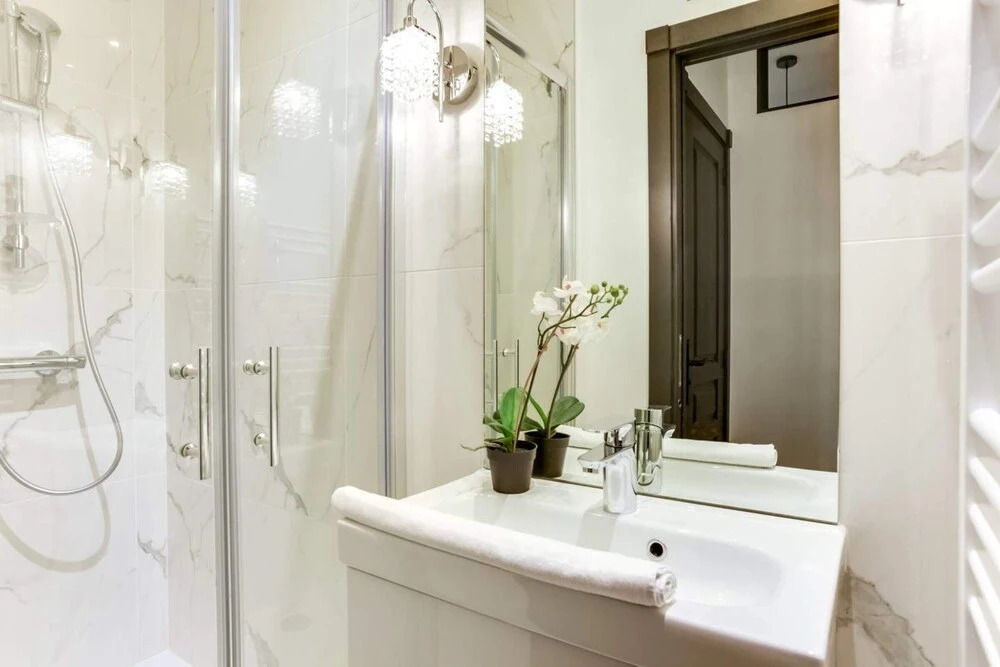 Exquisite Apartment in the Historical 7th District