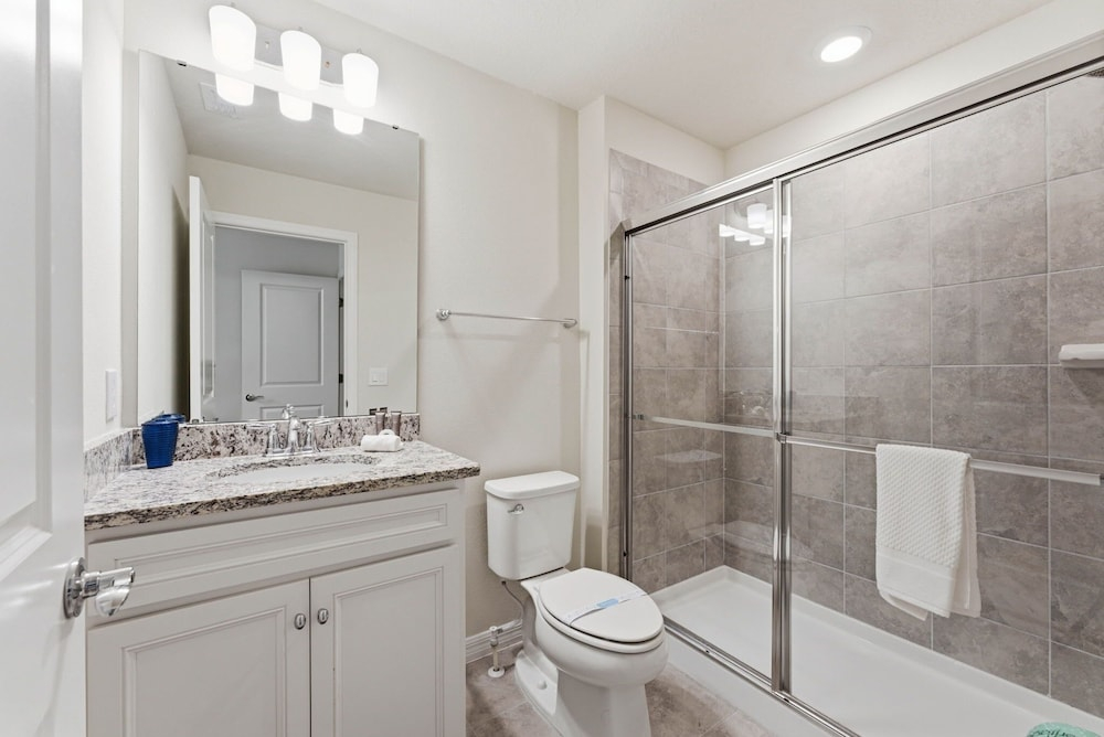 5BR Home w/ Private Pool at Windsor Island