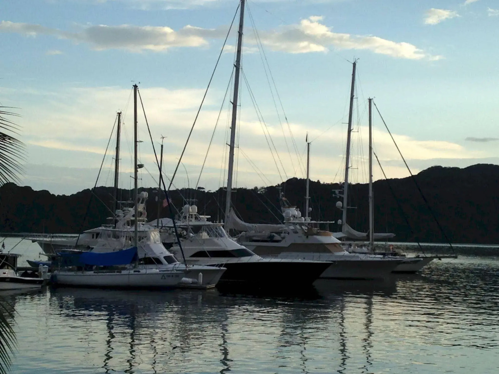 Fish Hook Marina Hotel