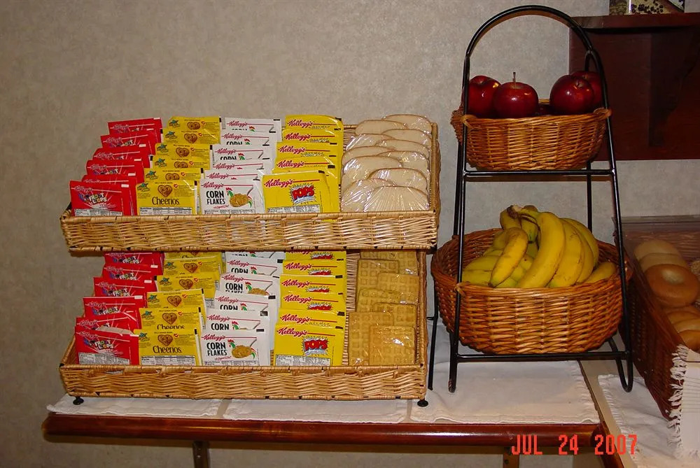 Lomira Inn and Suites
