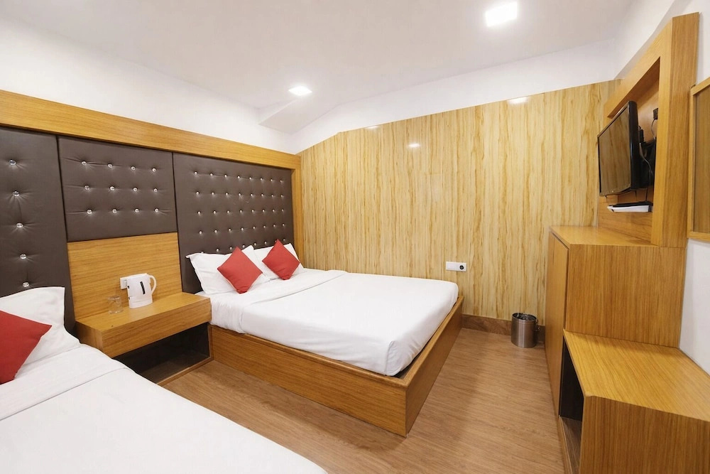 Hotel Flatties Mall Road Nainital