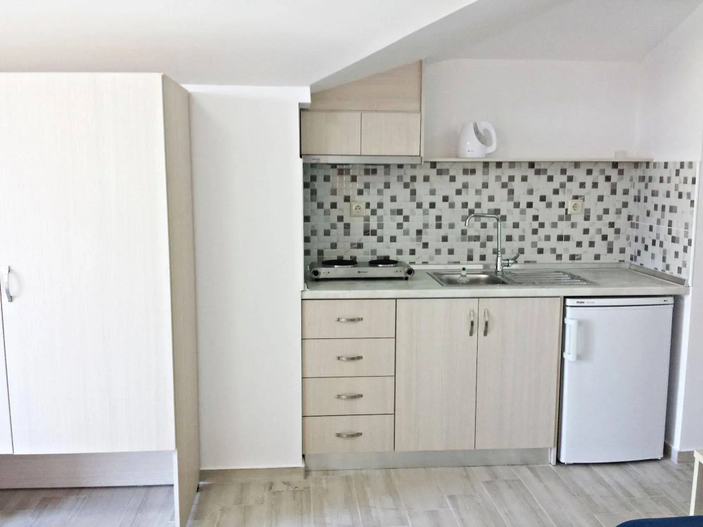 Efrosini Hotel Apartments & Studios