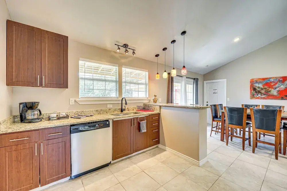 Large Yard: Home 9 Mi to San Antonio River Walk
