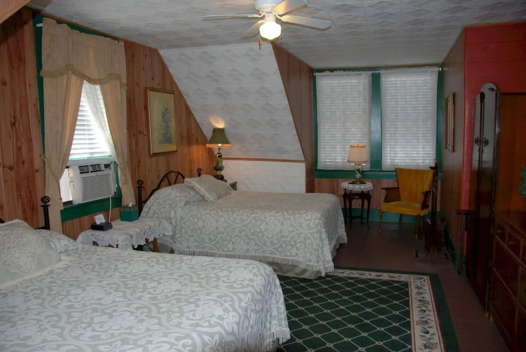 Lost Bayou Guesthouse
