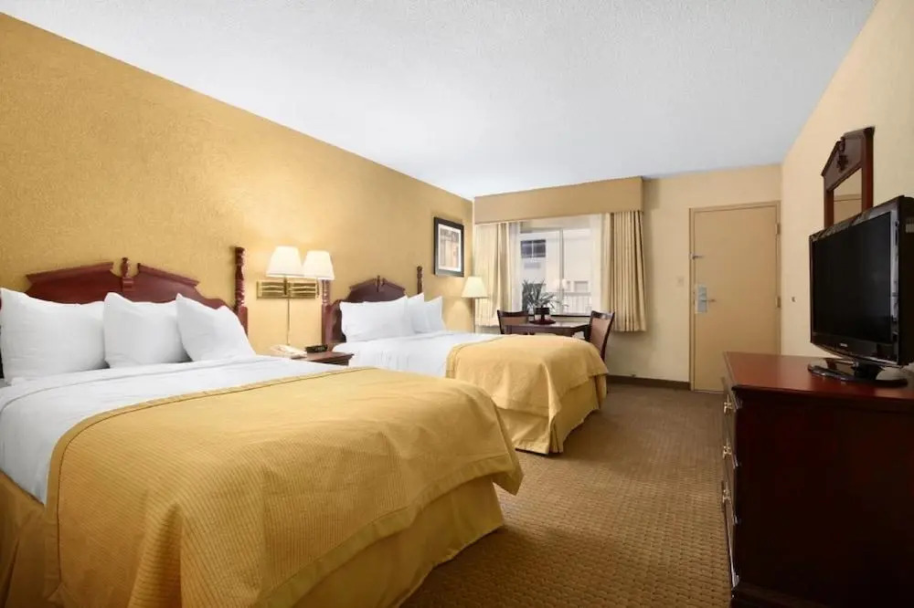 Clarion Hotel & Suites