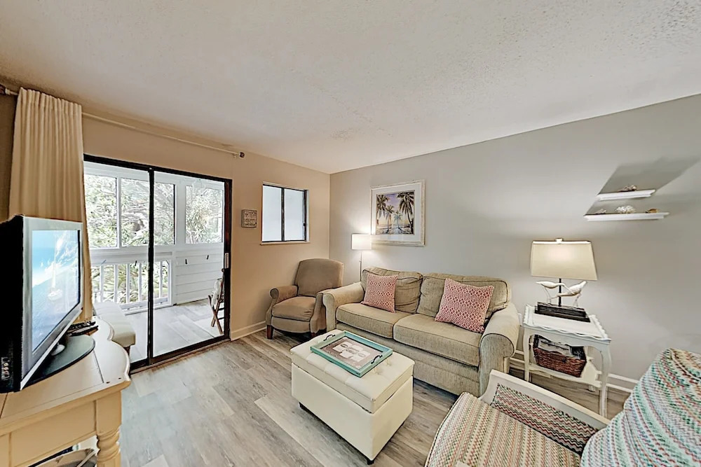 New Listing! Tranquil At The Beach 2 Bedroom Condo