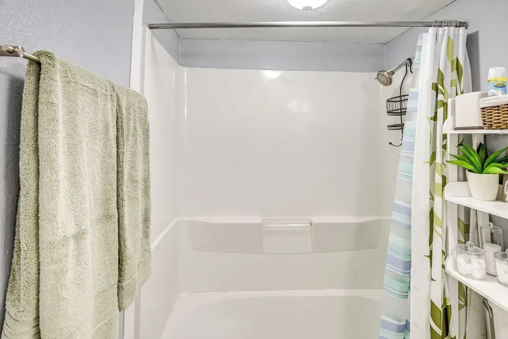Daytona Beach Condo w/ Balcony: 5 Mi to Speedway!