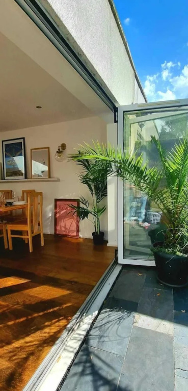 Stylish 3 Bedroom Townhouse in Brockley With Large Garden