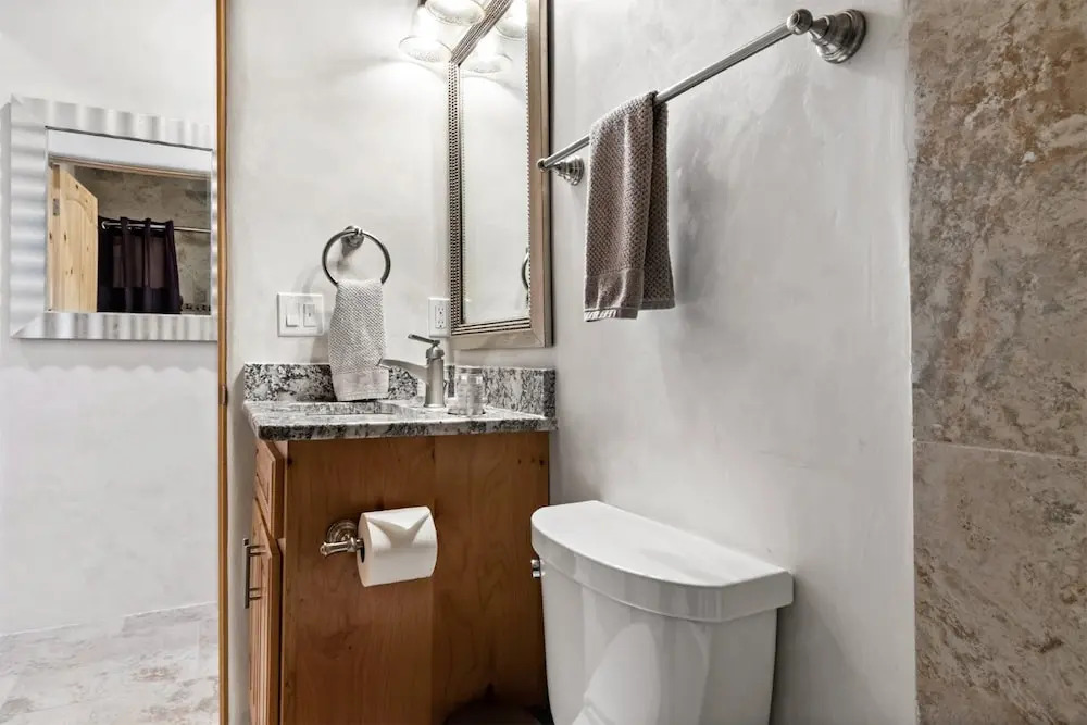 Bonita - Stunning Contemporary Home, Six Blocks From The Plaza
